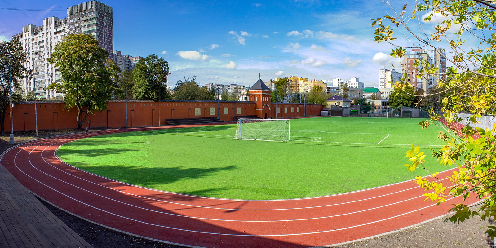 Лета 85. Таганский парк Москва. Таганский парк футбольное поле. Таганский парк Москва стадион. Стадион в Таганском парке.