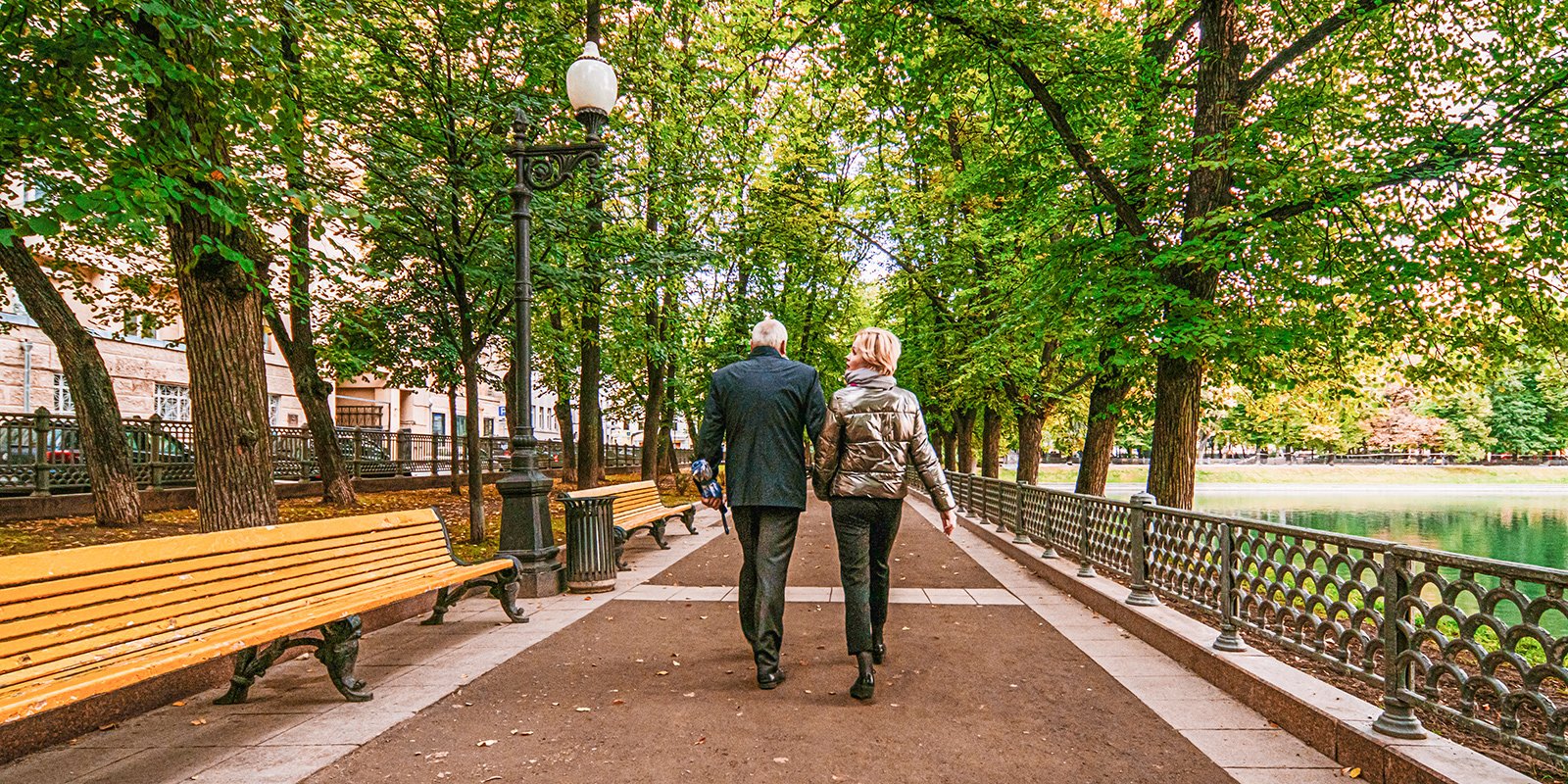 Тверской бульвар москва метро. Тверской бульвар Москва. Парк Станиславского в Москве. Тверской бульвар Пелевин. Пушкинский дуб на Тверском бульваре.