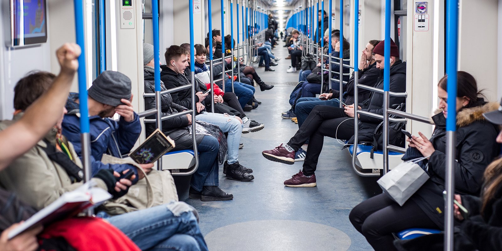 Пассажиры Московского метро