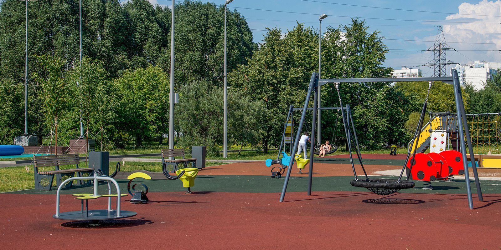 Площадка около. Парк 850 летия Москвы детские площадки. Детская площадка в парке 850 летия Москвы. Парк 850 летия Москвы спортивная площадка. Лефортовский парк спортплощадка.