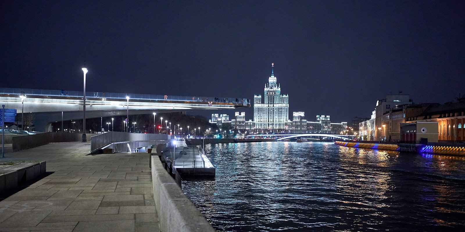 Набережная москвы фото. Херсонская набережная Москва. Бережковская набережная ночью. Набережная Москвы-реки Москва. Набережная Москвы реки в городе Дзержинском.