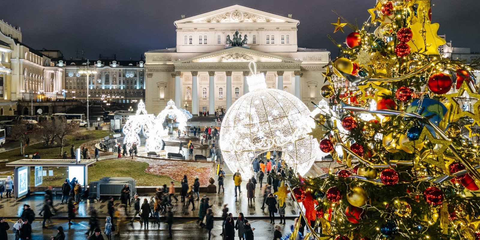 Что посетить на новогодние праздники в москве. Театральная площадь Рождество. Гастрономический фестиваль «путешествие в Рождество». Театральная площадь перед Рождеством фото.