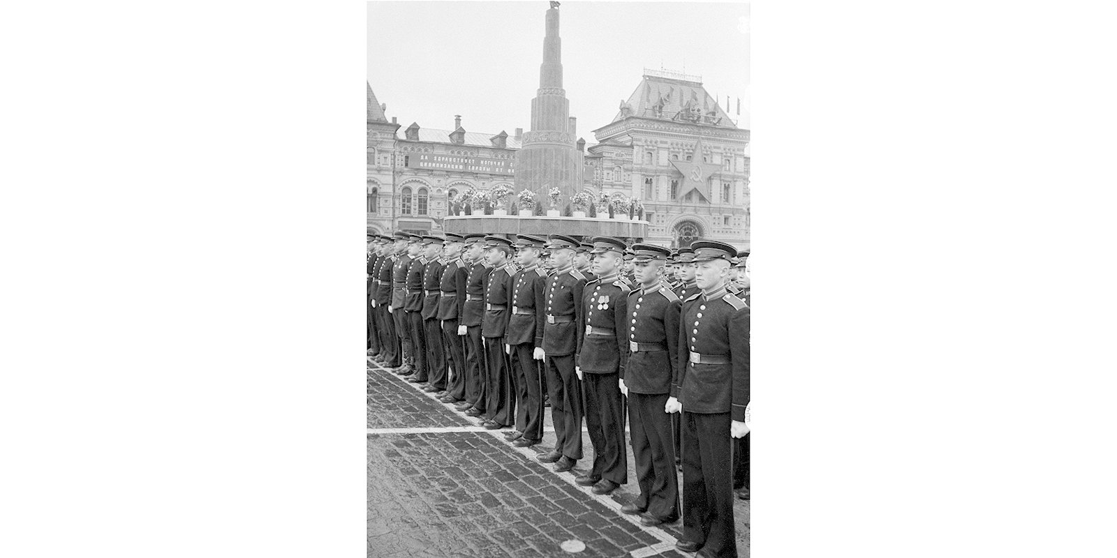 В какую дату проходил знаменитый парад победы. Парад Победы 22 июня 1945 года. Парад 24 июня 1945 года в Москве на красной площади. Маршал Малиновский на параде Победы 1945. Парад Победы 1945 Карельский фронт.