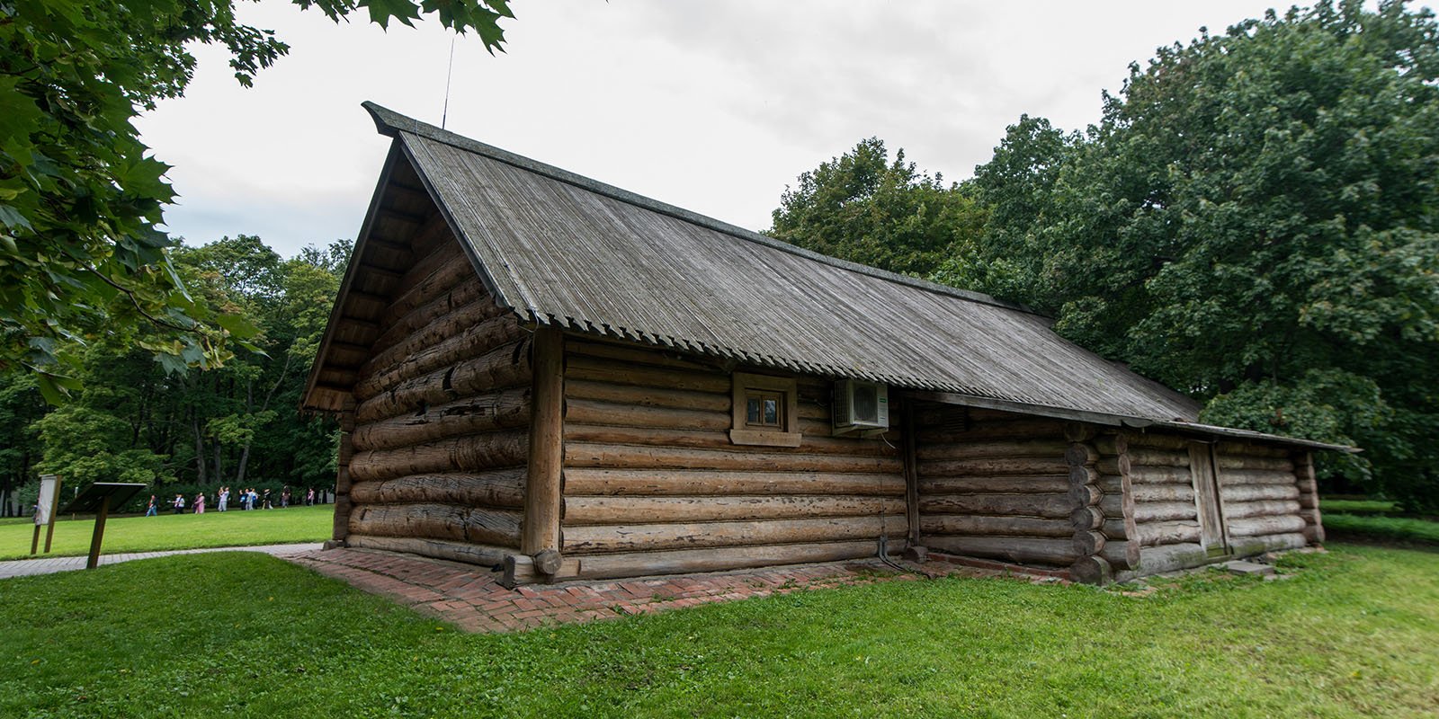 Село преображенское. Усадьба Коломенское домик Петра 1. Домик царя Петра i в Коломенском. Село Коломенское Петр 1. Опарина домик Петра в Коломенском.